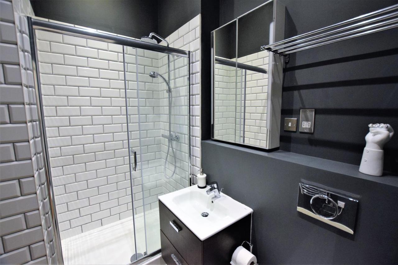 The Hubert - Your Apartment Bristol Bagian luar foto